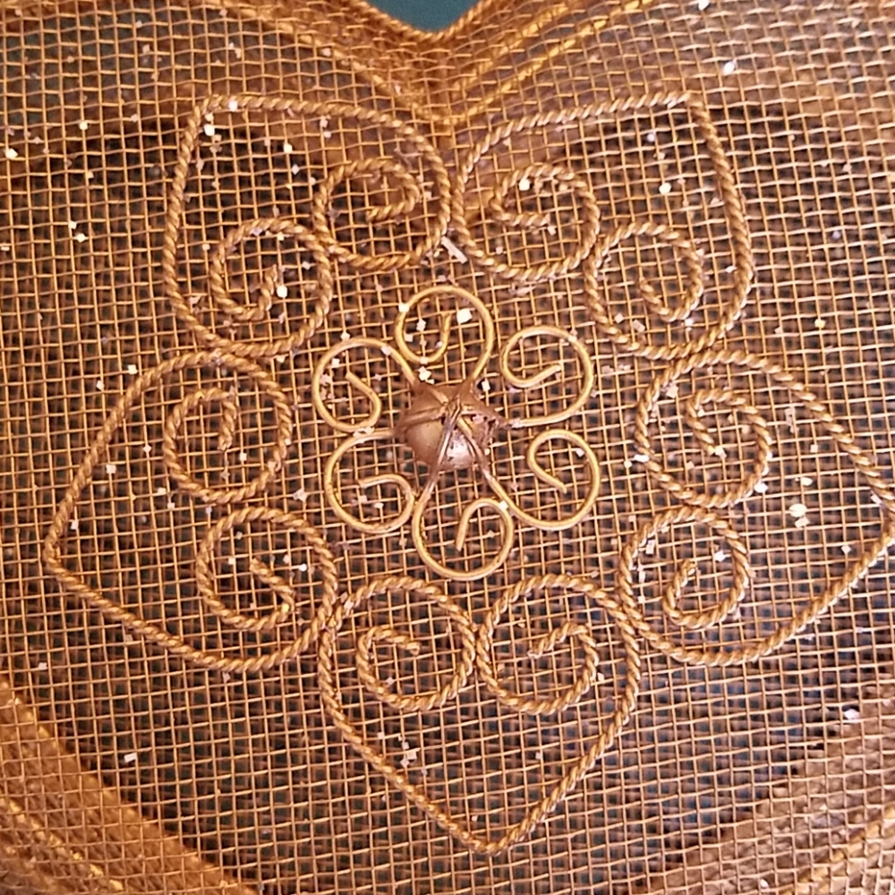 Metallic Gold Glittery Heart Metal Box - Picture 6 of 6